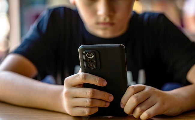 problemofchildrensaddictiontogadgetsonlinescreentime-child