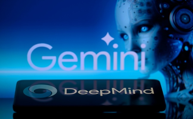 thedeepmindlogoisbeingdisplayedonasmartphone