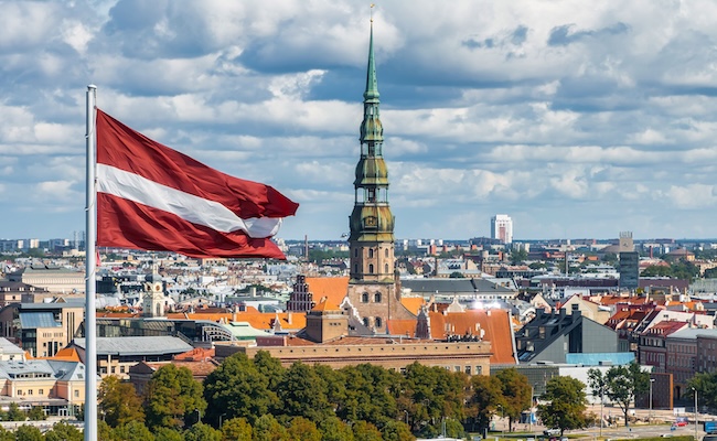 beautifullatvianflagfluttersonwindwithrigaoldtown