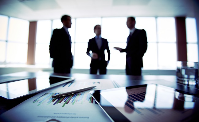 colleaguesmeetingtodiscusstheirfuturefinancialplansonlysilhouettes-2