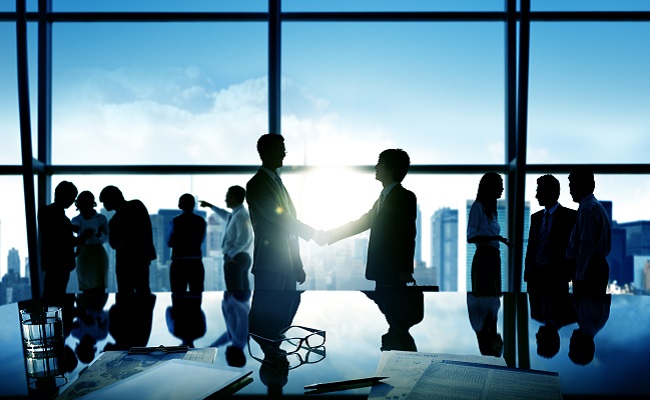 businessmenhandshakedealbusinesscommitmentconcept