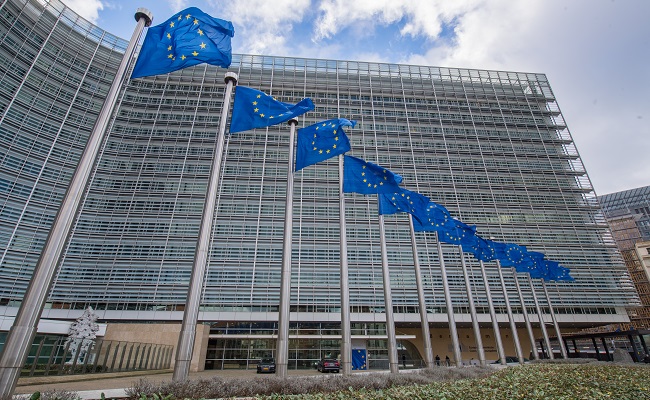 flags-and-berlaymont-building-2
