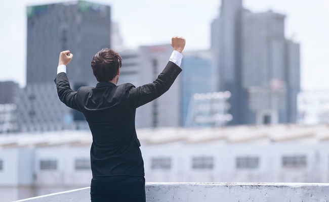 congratsbusinessmanthinkinganewprojecttobuildingproperty-successfulabig