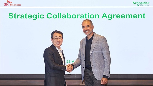 skt_ceo_ryuyoung-sang_left_schneider_electric_evp_pankajsharma_right_648