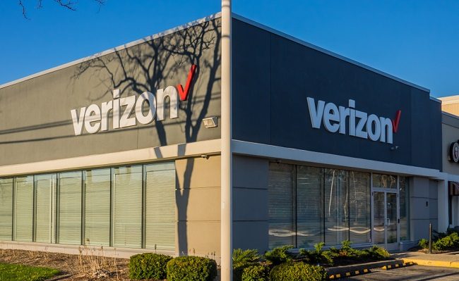 verizon-storefront-light-and-shadow-shutterstock-650